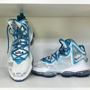 Lebrons, Nike, size 8.5, men, teen boys, white and blue, gently worn
